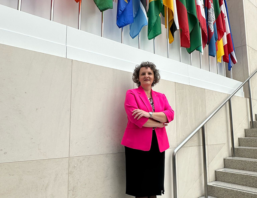 САРАЈЕВО, 24. АПРИЛА /СРНА/ - Гувернер Централне банке БиХ Јасмина Селимовић наставила је у Вашингтону низ билатералних састанака с високим званичницима међународних финансијских институција о подршци финансијској стабилности, јачању институционалних капацитета и унапређењу инвестиционог окружења.