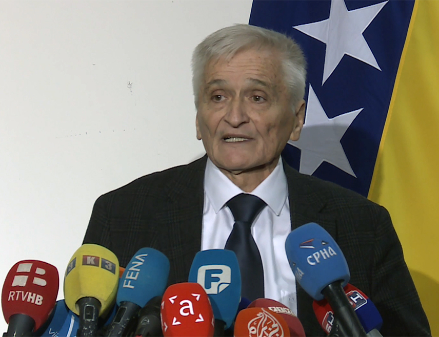 САРАЈЕВО, 24. АПРИЛА /СРНА/ - Предсједавајући Дома народа Парламентарне скупштине БиХ Никола Шпирић истакао је током расправе о дневном реду да је он предложен у склaду са договором Колегијума, те да су се на њему нашле све пристигле тачке.