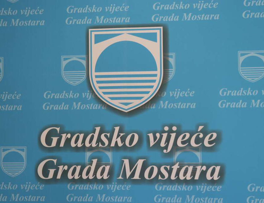 МОСТАР, 24. АПРИЛА /СРНА/ - Из Клуба Хрвата Градског вијећа Града Мостара осудили су напад на новинарску екипу РTВ Херцег-Босне током снимања репортаже на Старом мосту у Мостару и позвали надлежне да казне починиоца, те истакли да је ово не само чин насиља против новинара већ и директан напад на Хрвате у Мостару и њихово право на слободу изражавања.