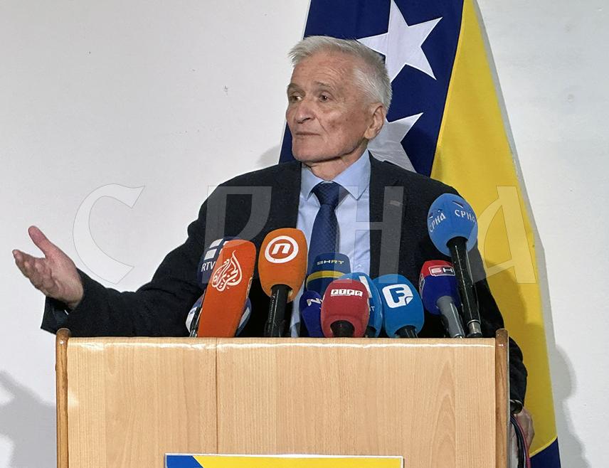 САРАЈЕВО, 24. АПРИЛА /СРНА/ - Предсједавајући Дома народа Парламентарне скупштине БиХ Никола Ширић рекао је да је једина мисија Клуба делегата бошњачког народа да уведе опозицију из Републике Српске у руководство Дома.