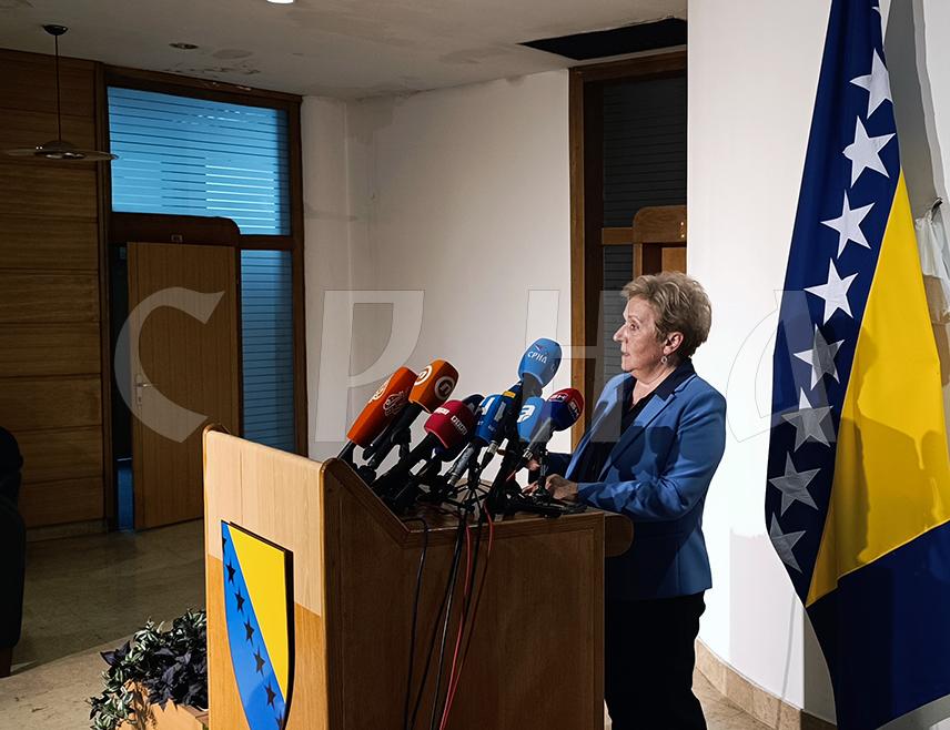 САРАЈЕВО, 24. АПРИЛА /СРНА/ - Предсједавајућа Клуба Хрвата у Дому народа Парламентарне скупштине БиХ Марина Пендеш оптужила је бошњачке делегате да су изазвали кризу у раду овог дома са жељом да интервенише Кристијан Шмит.
