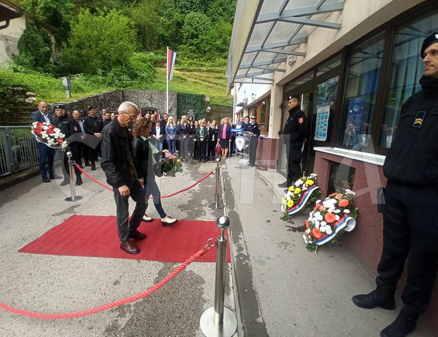 ZVORNIK, APRIL 25 /SRNA/ - The Sarajevo judiciary did nothing after the terrorist attack in Zvornik which killed policeman Dragan Đurić 10 years ago, it didn't even happen for it, said his brother Anđelko Đurić.