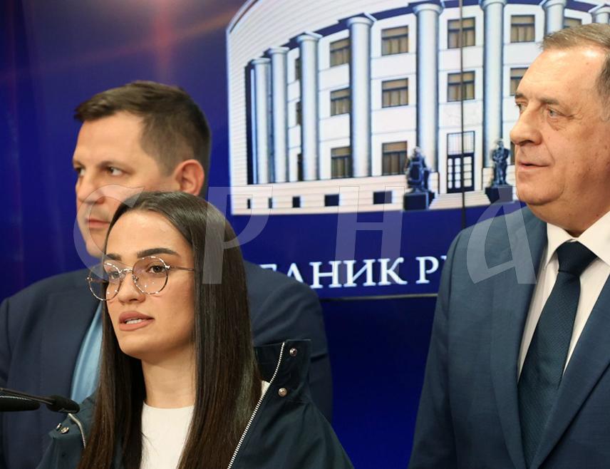 БАЊАЛУКА, 25. АПРИЛА /СРНА/ - Актуелна сениорска и омладинска шампионка Европе у боксу Сара Ћирковић поручила је данас у Бањалуци да ће се потрудити да се свима који јој дају подршку за предстојећи меч на спектаклу ИБА "Ноћ шампиона" одужи на најбољи могући начин и да у ринг улази са жељом да побиједи.