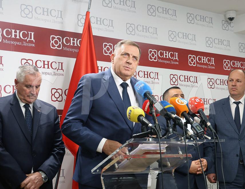 БАЊАЛУКА, 25. АПРИЛА /СРНА/ - Предсједник Републике Српске Милорад Додик рекао је да одлука вануставног Тужилаштва БиХ о формирању предмета против министра правде Републике Српске Милоша Букејловића не важи у Српској.