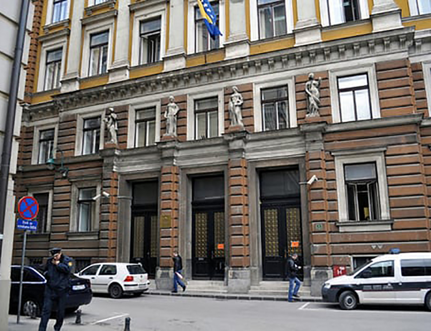 САРАЈЕВО, 26. АПРИЛА /СРНА/ - Министар за рад, социјалну политику, расељена лица и избјеглице Кантона Сарајево Енда Павић Печенковић, која је ухапшена у акцији "Коверта", пуштена је из притвора, рекао је њен адвокат Дејан Врачић.