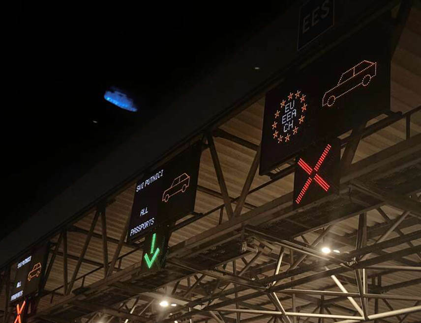 БАЊАЛУКА, 26. АПРИЛА /СРНА/ - Дуге су колоне возила и вишечасовна чекања у оба смјера на граничним прелазима Козарска Дубица, Доња Градина, Градишка и Велика Кладуша у БиХ.