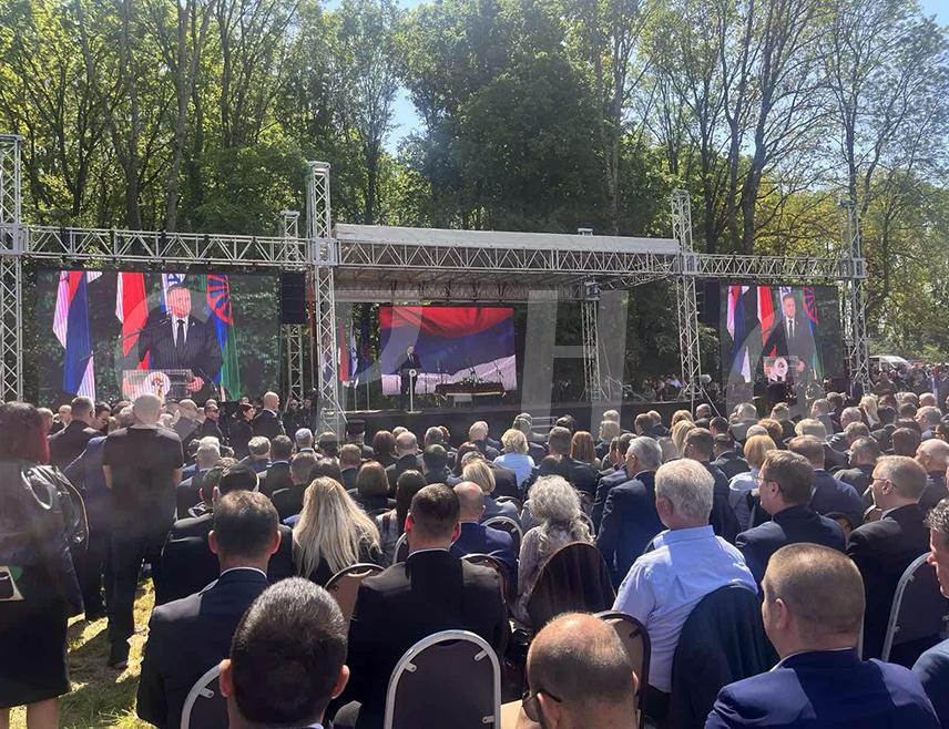 КОЗАРСКА ДУБИЦА, 27. АПРИЛА /СРНА/ - Предсједник Републике Српске Милорад Додик поручио је да српски народ мора више да буде посвећен својим државним и националним циљевима.