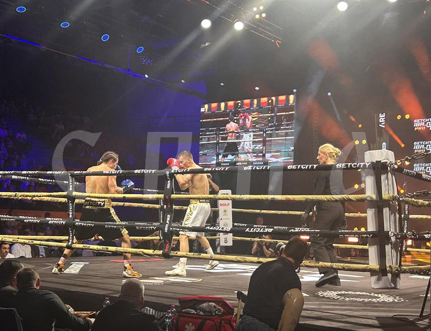 БАЊАЛУКА, 27. АПРИЛА /СРНА/ - Велики спектакл у профи боксу Међународне боксерске асоцијације /ИБА/ "Ноћ шампиона" почео је вечерас у спортској дворани "Борик" у Бањалуци професионалним мечом између Артема Пугача из Русије и представника Србије Алексеја Сендрика.