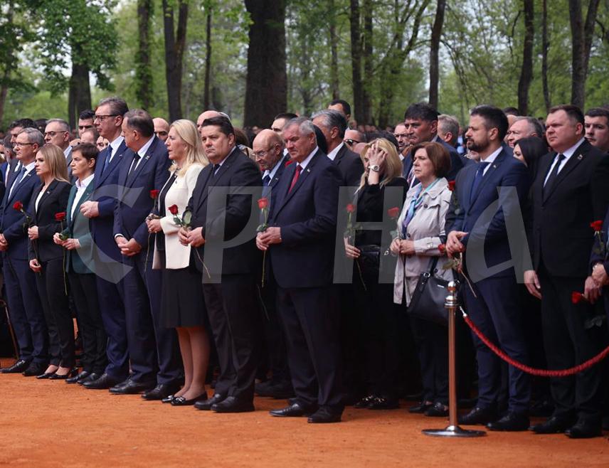 БАЊАЛУКА, 27. АПРИЛА /СРНА/ - Предсједник Владе Републике Српске Радован Вишковић рекао је да је Јасеновац најдубља историјска отворена рана и завјет да истина живи, да памћење не умре, те да је историјска, морална и људска обавеза стално говорити о размјерама геноцида почињеног над Србима, Јеврејима, Ромима и осталима у Независној Држави Хрватској /НДХ/.