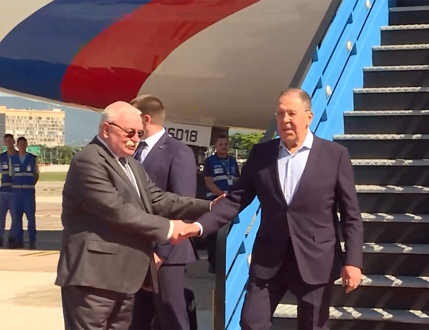 РИО ДЕ ЖАНЕИРО, 27. АПРИЛА /СРНА/ - Руски министар спољних послова Сергеј Лавров допутовао је у Бразил како би учествовао на министарском састанку БРИКС-а који ће бити одржан сутра и у уторак, 29. априла.