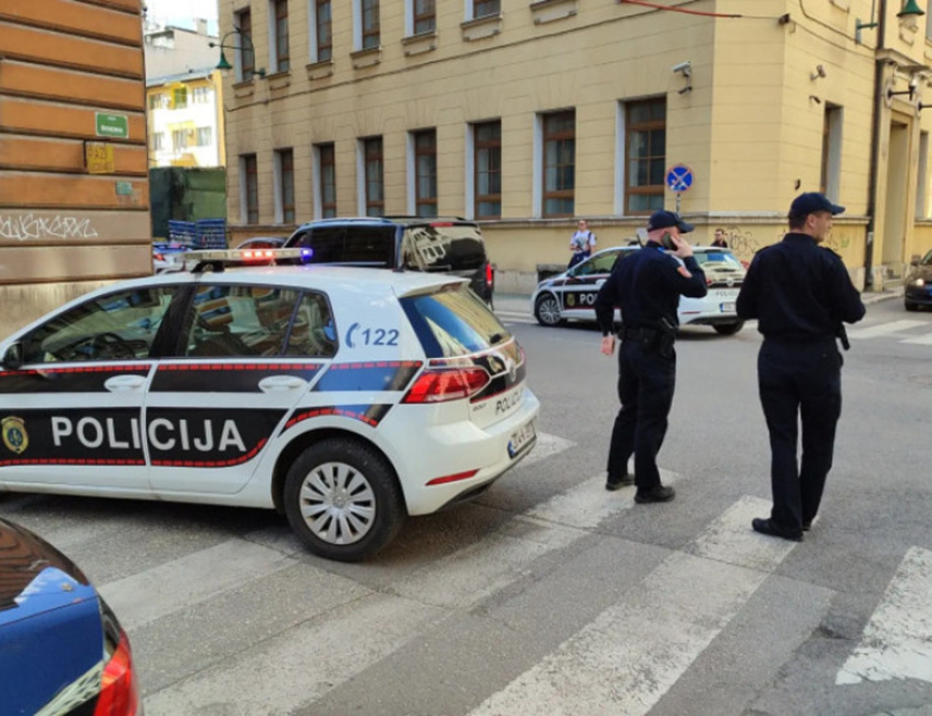 САРАЈЕВО, 28. АПРИЛА /СРНА/ - У сукобу више миграната на Илиџи, Авганистанац чији су иницијали С.М. /25/ задобио је прострелне ране обје наткољенице.