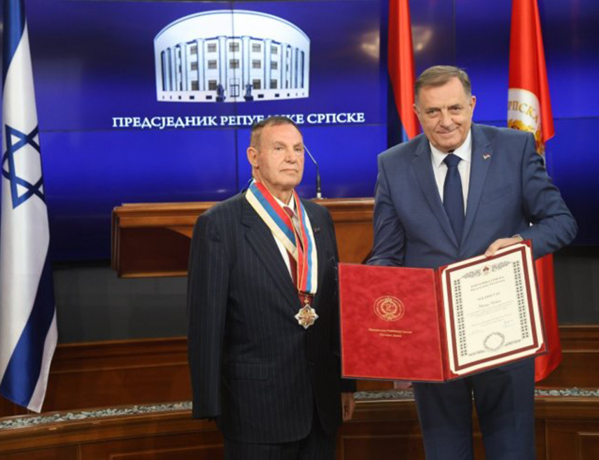 БАЊАЛУКА, 28. АПРИЛА /СРНА/ - Предсједник Републике Српске Милорад Додик одликовао је данас израелског хуманисту и привредника Мошу Левија Орденом заставе Републике Српске са златним вијенцем, због његовања пријатељских односа Српске и Израела.