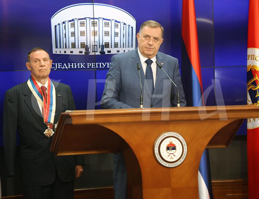 БАЊАЛУКА, 28. АПРИЛА /СРНА/ - Предсједник Републике Српске Милорад Додик рекао је да је додјела Ордена носиоцу највишег војног признања у Држави Израел, хуманисти, привреднику и пријатељу српског народа Моши Левију важан тренутак за Србе и Српску, истакавши да је Леви показао пријатељство и братство.