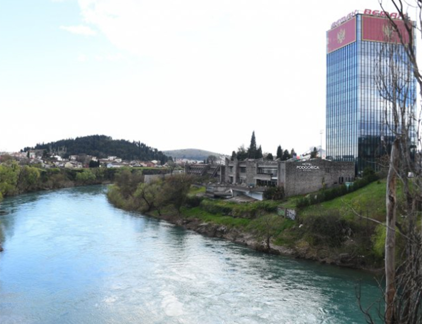 ИСТОЧНО САРАЈЕВО, 28. АПРИЛА /СРНА/ - Рус Георгиј Алабуров, сарадник телевизије у власништву покојног руског олигарха и опозиционара Алексеја Наваљног, активности је, између осталог, усмјерио на дискредитацију свих који одржавају добре односе са Москвом, па је тако остварио и везе са опозицијом у Републици Српској, пише портал "ИН4С".