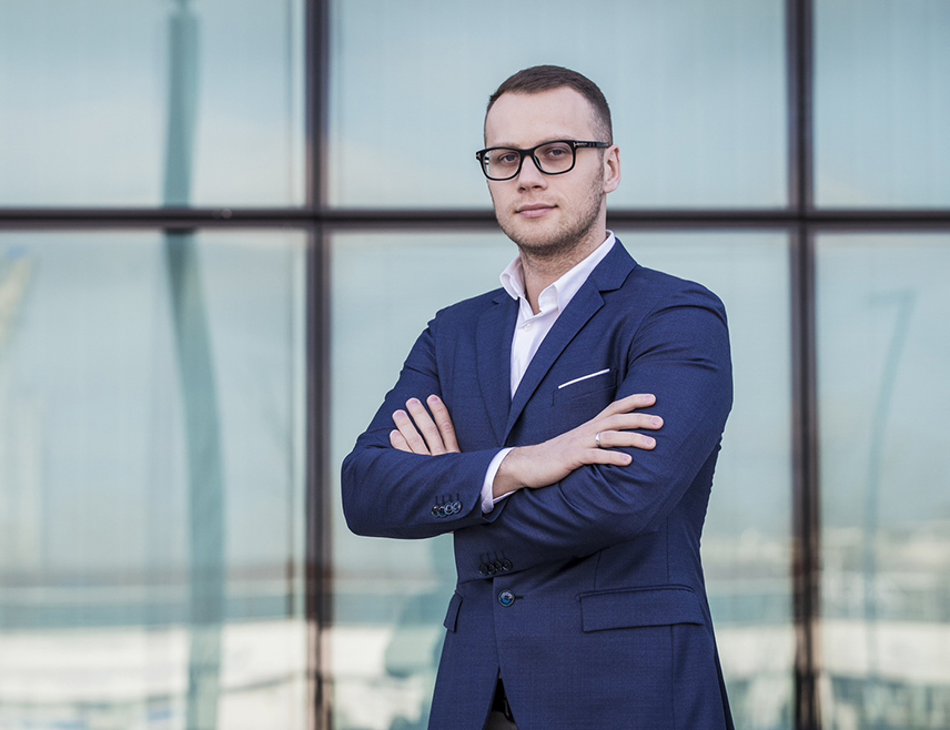 БИЈЕЉИНА, 28. АПРИЛА /СРНА/ - Гдје су стали Свен Алкалај и Бисера Турковић у разваљивању спољне политике БиХ, ту је наставио Елмедин Конаковић, рекао је за Срну предсједник бијељинског одбора СНСД-а Бојан Савић.