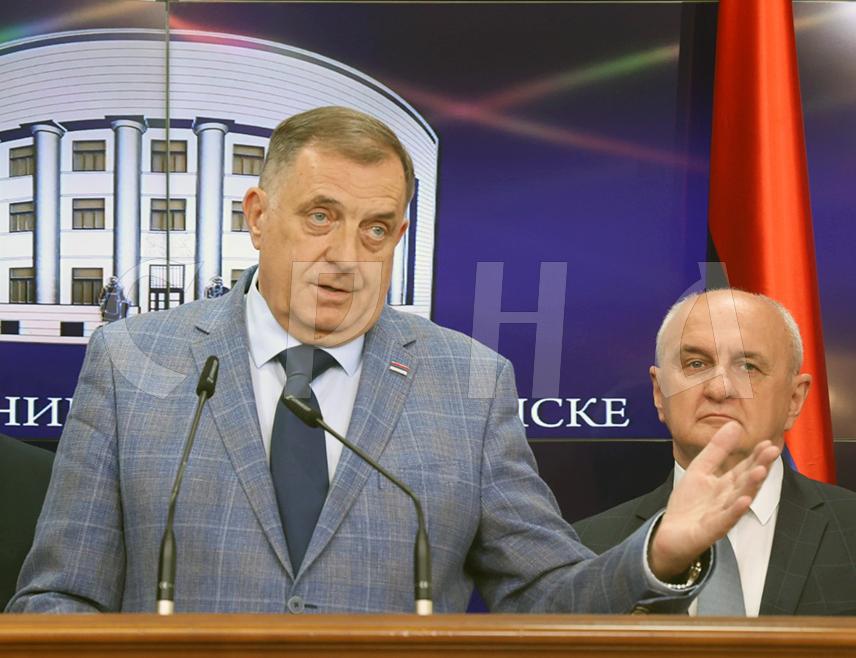 БАЊАЛУКА, 29. АПРИЛА /СРНА/ - Предсједник Републике Српске Милорад Додик је рекао да постоји могућност да се Република Српска први пут у историји обрати Сталном арбитражном суду у Хагу и тамо изнесе суштину проблема коју је у БиХ изазвао Кристијан Шмит.