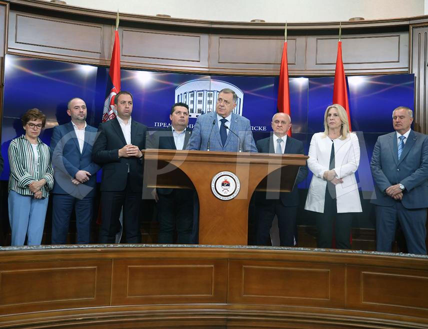 BANJA LUKA, APRIL 29 /SRNA/ - Republika Srpska President Milorad Dodik said today that Srpska is under attack from the traitorous opposition, Bakir Izetbegović, Denis Bećirović, Elmedin Konaković, the British, the Germans, and many other malicious foreigners.