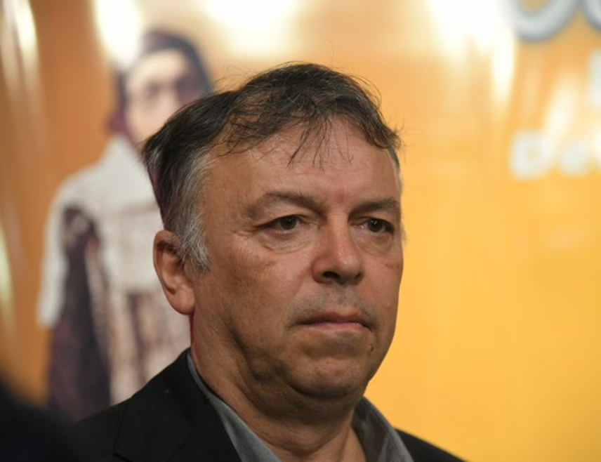 БЕОГРАД, 1. МАЈА /СРНА/ - Музичар, писац и мултимедијална личност Неле Карајлић рекао је за Срну поводом Првог маја, празника рада, да је радничка класа одавно отишла у рај, а да ће тај празник у будућности славити вјештачка интелигенција.