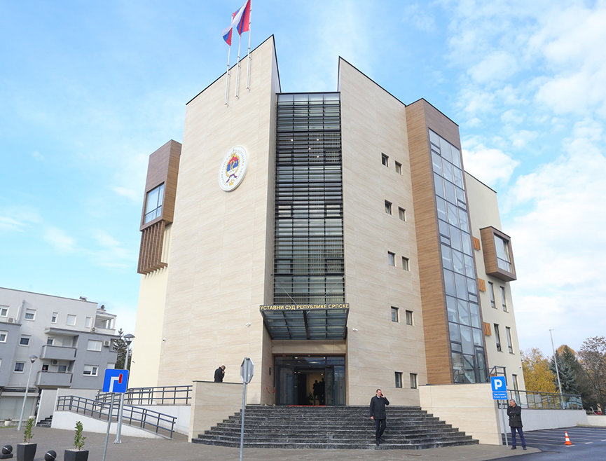 БАЊАЛУКА, 30. АПРИЛА /СРНА/ - Уставни суд Републике Српске утврдио је на данашњој сједници да одлука о облику и садржају симбола општине Братунац није у сагласности са Уставом Српске и Законом о локалној самоуправи.