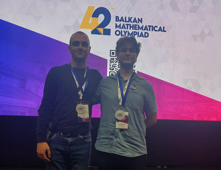 ТРЕБИЊЕ, 30. АПРИЛА /СРНА/ - Ученик другог разреда природно–математичког смјера требињске Гимназије "Јован Дучић" Вук Јанковић пласирао се на Међународну математичку олимпијаду која ће бити одржана у Аустралији од 10. до 20. јула.