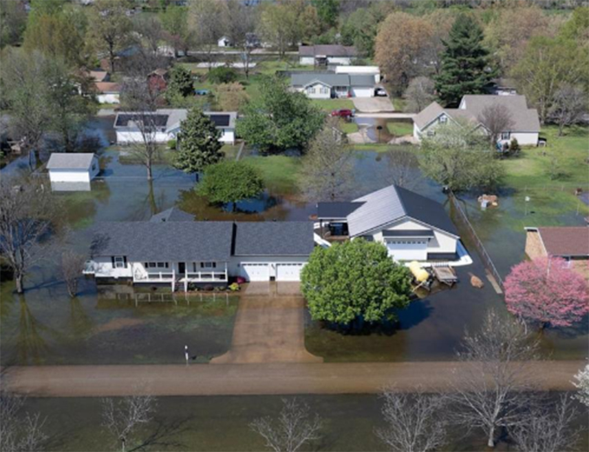 ПИТСБУРГ, 30. АПРИЛА /СРНА/ - Снажна олуја захватила је Пенсилванију, Охајо и сусједне америчке државе, гдје је готово пола милиона људи остало без струје, а пријављена су најмање три смртна случаја.