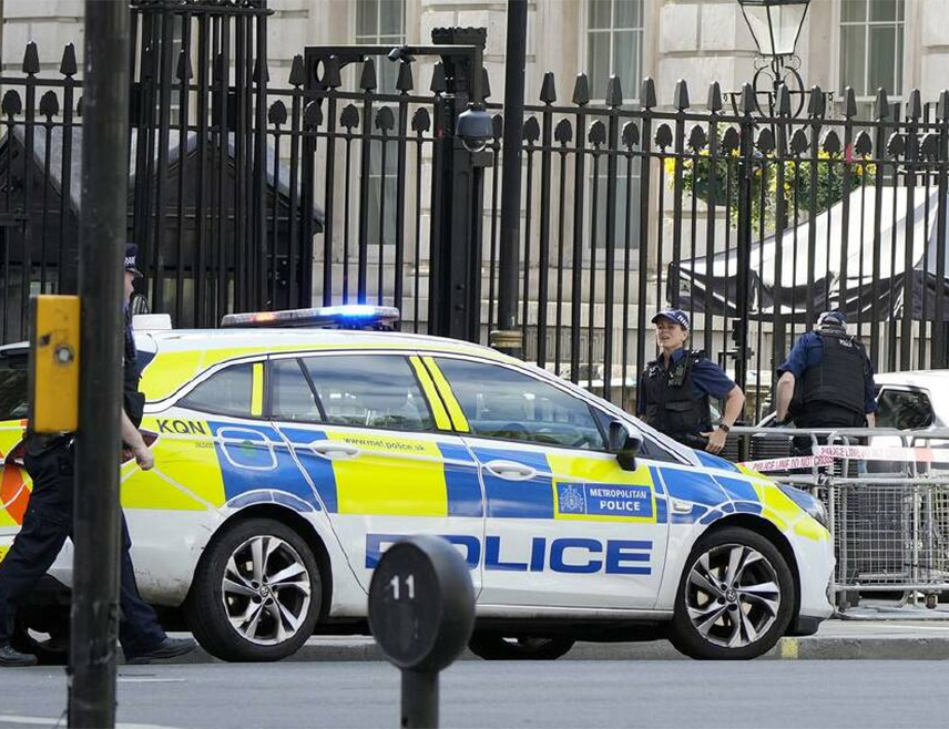 ЛОНДОН, 4. МАЈА /СРНА/ - Петорица мушкараца, укључујући четири иранска држављанина, ухапшена су под сумњом да су планирали тероризам, саопштила је британска полиција.