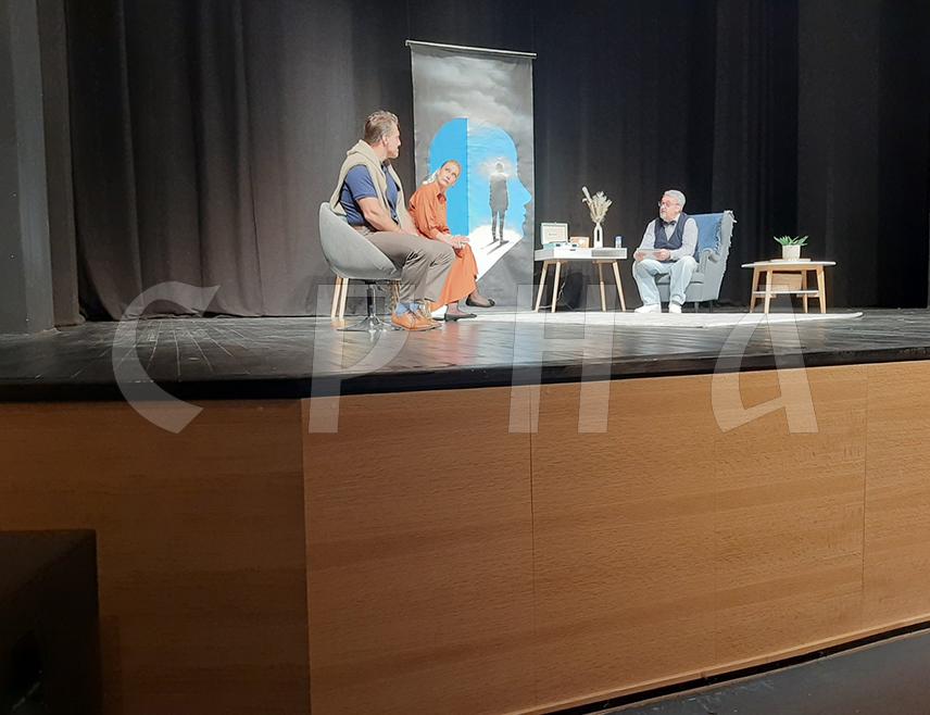 ИСТОЧНО САРАЈЕВО, 4. МАЈА /СРНА/ - Представа "Брачно савјетовалиште" Градског позоришта "Јазавац" из Бањалуке одгирана је вечерас у Народном позоришту Источно Сарајево.