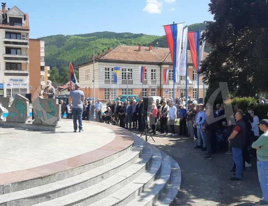 ФОЧА, 5. МАЈА /СРНА/ - Код централног споменика погинулим борцима Војске Републике Српске у Фочи су данас обиљежене 33 године од оснивања Самосталног одреда "Драган Николић", једне од интервентних фочанских јединица која је имала веома тежак и успјешан ратни пут.