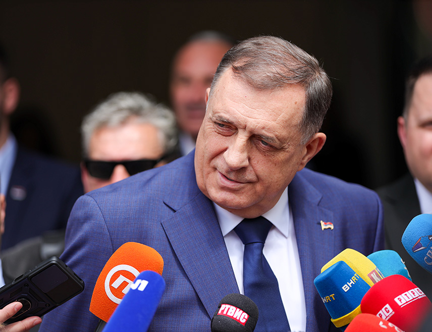 БАЊАЛУКА, 5. МАЈА /СРНА/ - Предсједник Републике Српске Милорад Додик рекао је да је /потпредсједник Федерације БиХ/ Игор Стојановић парадигма оне народне - продао вјеру за вечеру и доказ да се БиХ жели одржати на подвалама и фалсификатима, јер су Бошњацима прихватљиви само лажни Срби и Хрвати и фалсификати као он.