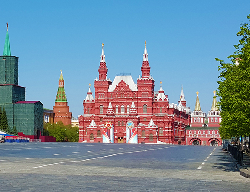 МОСКВА, 5. МАЈА /СРНА - РИА Новости/ - Музичари из САД, Словеније и Србије наступиће на телевизијском гала концерту који ће бити одржан испред цркве Оружаних снага Русије у близини Москве 10. маја, изјавио је Артјом Горни, директор Одјељења за културу Министарства одбране Русије.