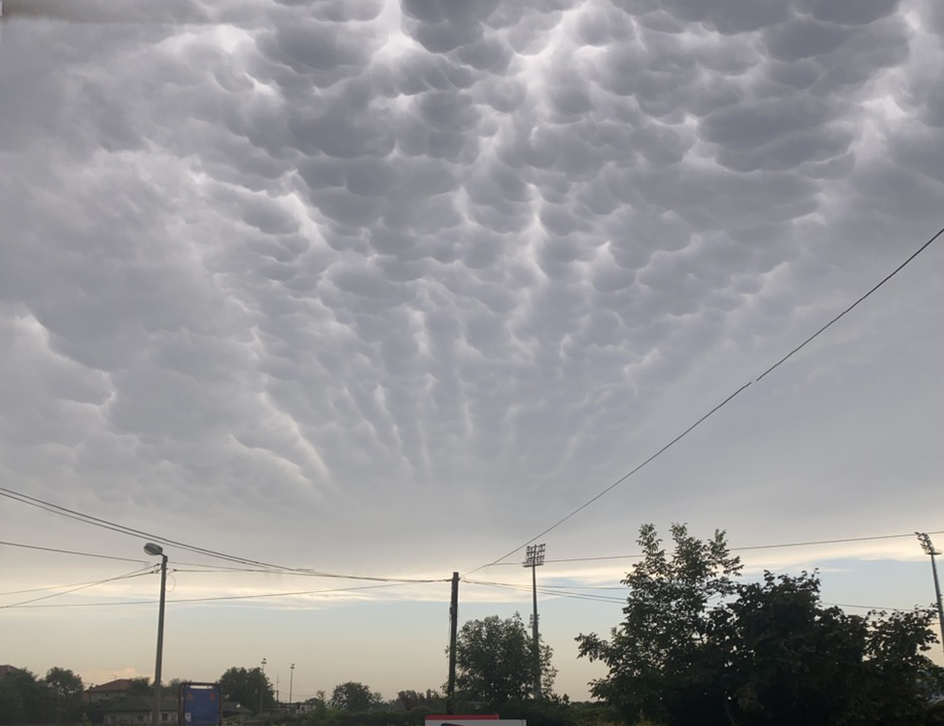 САРАЈЕВО, 6. МАЈА /СРНА/ - У Републици Српској и Федерацији БиХ /ФБиХ/ сутра ће бити облачно и хладније вријеме, повремено са падавинама и максималном температуром ваздуха до 20 степени Целзијусових.