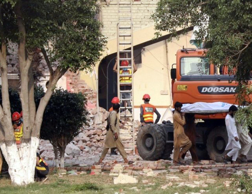 ЊУ ДЕЛХИ/ИСЛАМАБАД, 7. МАЈА /СРНА/ - Индијска војска ракетирала је девет локација у Пакистану у знак освете због терористичког напада за који су окривљени радикални исламисти.