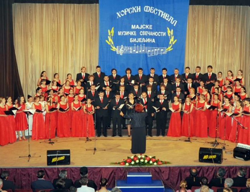 БИЈЕЉИНА, 7. МАЈА /СРНА/ - Српско пјевачко друштво "Србадија" организатор је Међународног хорског фестивала "Мајске музичке свечаности" на којем ће се од 9. до 12. маја у Бијељини такмичити 46 ансамбала и 16 соло пјевача.