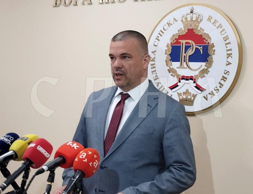 БАЊАЛУКА, 7. МАЈА /СРНА/ - У Касарни "Козара" у Бањалуци у понедјељак, 12. маја, биће обиљежен Дан Војске Републике Српске /ВРС/ и Дан Трећег пјешадијског /Република Српска/ пука Оружаних снага БиХ, рекао је помоћник министра за борачко-инвалидску заштиту Републике Српске Небојша Видаковић.