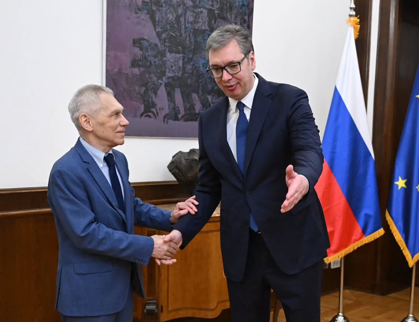 БЕОГРАД, 7. МАЈА /СРНА/ - Предсједник Србије Александар Вучић истакао је да је уочи пута у Москву, гдје ће присуствовати традиционалној паради поводом Дана побједе, имао важан састанак са амбасадором Руске Федерације Александром Боцан-Харченком.
