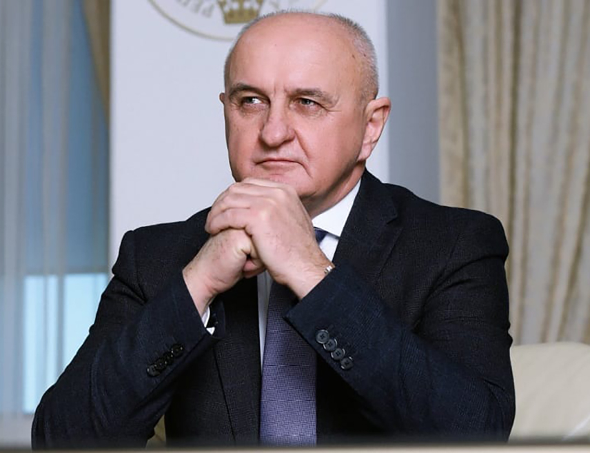 БАЊАЛУКА, 7. МАЈА /СРНА/ - Предсједник Социјалистичке партије /СП/ Петар Ђокић сматра одржавање састанка у Сарајеву са министром иностраних послова Велике Британије Дејвидом Лемијем штетним и погрешним потезом опозиције из Републике Српске, посебно што нису реаговали на застрашујуће неосноване оптужбе које износи предсједник странке Народ и правда Елмедин Конаковић на рачун Републике Српске.