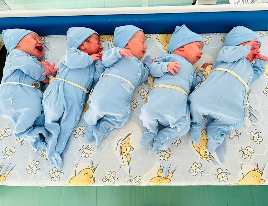 БИЈЕЉИНА, 8. МАЈА /СРНА/ - У породилиштима у Републици Српској у протекла 24 часа рођено је 30 беба, 19 дјевојчица и 11 дјечака, потврђено је Срни у породилиштима.