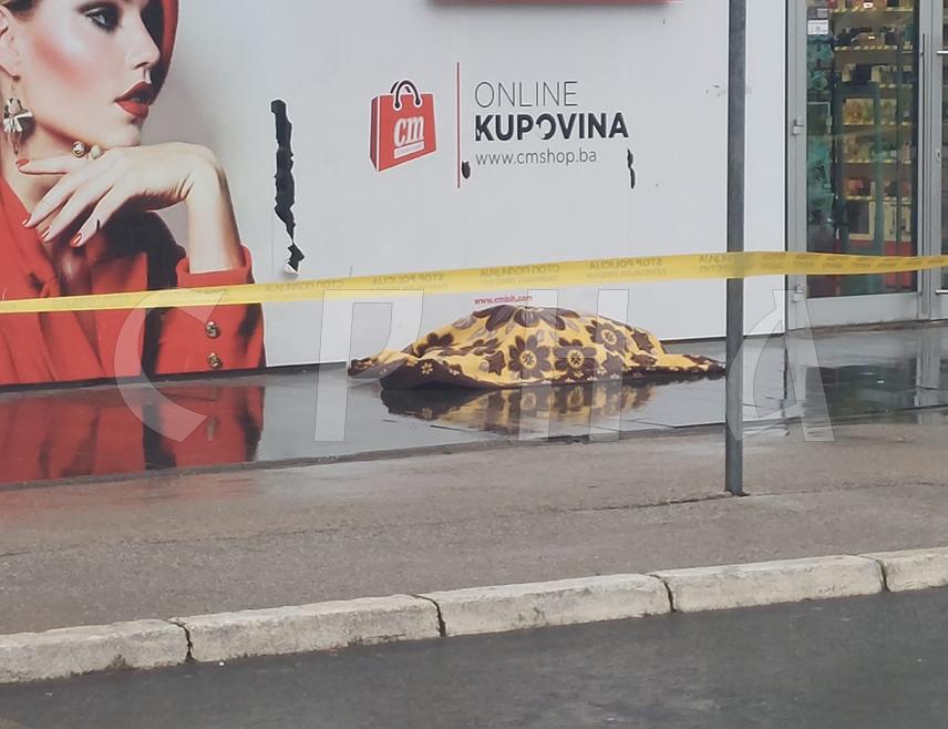 БРЧКО, 8. МАЈА /СРНА/ - У центру Брчког јутрос је пронађено беживотно тијело средовјечног мушкарца, а највјероватније се ради о задесној смрти.