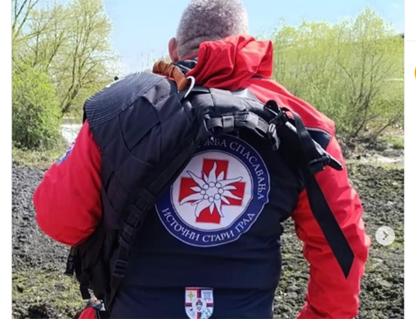 ПАЛЕ, 8. МАЈА /СРНА/ - Шеф Цивилне заштите Источни Стари Град Драган Рајић рекао је Срни да је обустављена потрага за Божом Лопатићем из Булога након што се потрага поклопила са Горском службом спасавања /ГСС/ Кантона Сарајево, која је трагајући за несталом Аријаном Љуце, утврдила да се обома у исто вријеме и на истом мјесту губи траг.