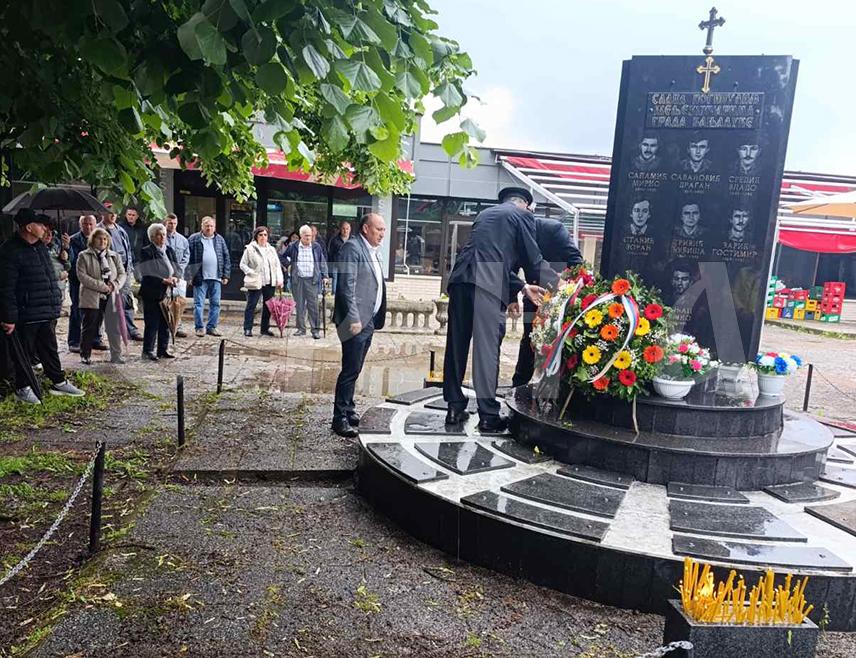 БАЊАЛУКА, 8. МАЈА /СРНА/ - У Бањалуци је данас служен парастос за 25 погинулих бораца Војске Републике Српске /ВРС/, бивших радника жељезничког чворишта Бањалука.