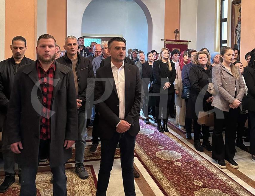 КОЗАРСКА ДУБИЦА, 8. МАЈА /СРНА/ - У селу Драксенић код Козарске Дубице прослављена је крсна слава Храма Светог апостола и јеванђелисте Марка, а међу бројним вјерницима, литургији је присуствовао и начелник општине Игор Савковић.