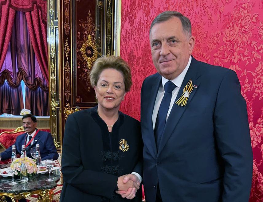 МОСКВА, 8. МАЈА /СРНА/ - Предсједник Републике Српске Милорад Додик састао се данас у Москви са предсједником Нове банке за развој БРИКС-а и бившим предсједником Бразила Дилмом Русеф, јавља извјештач Срне.