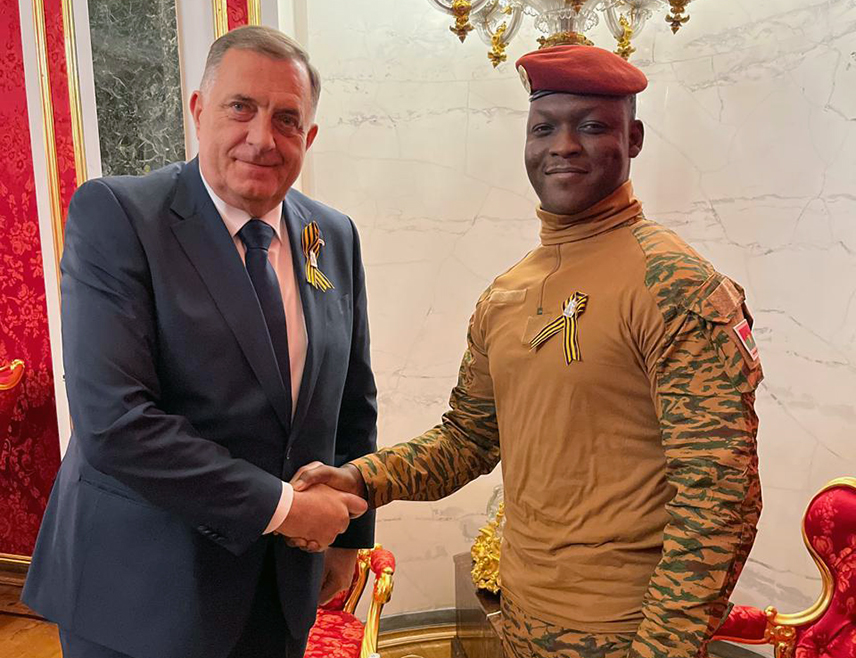 МОСКВА, 8. МАЈА /СРНА/ - Предсједник Републике Српске Милорад Додик састао се данас у Москви са предсједником Буркине Фасо Ибрахимом Траореом, јавља извјештач Срне.