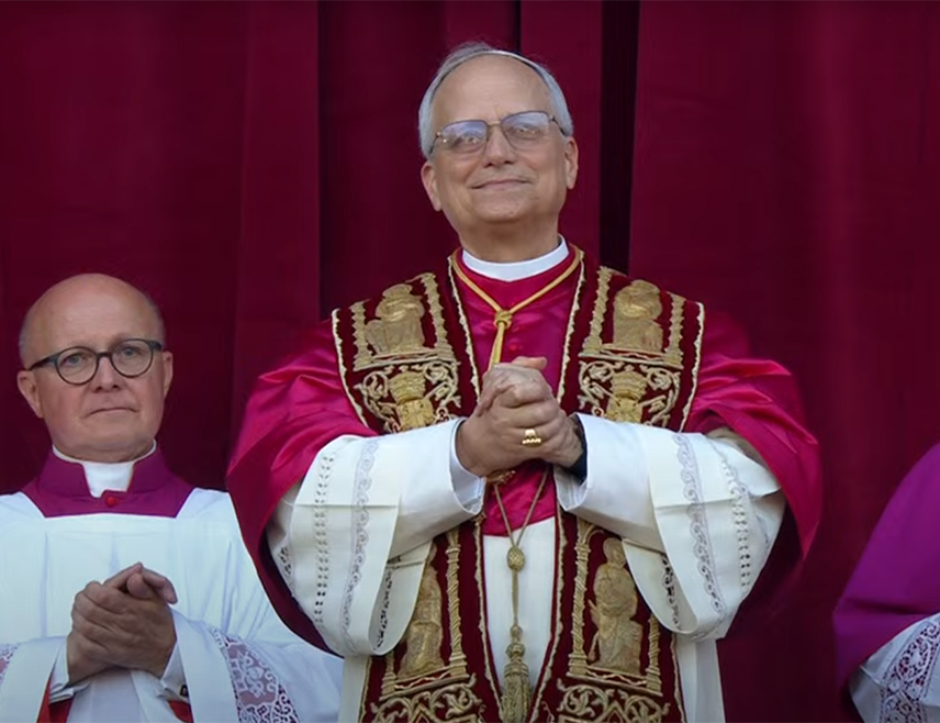 ВАТИКАН, 8. МАЈА /СРНА-Ројтерс/ - Нови папа Лав Четрнаести у првом обраћању са балкона Базилике Светог Петра у Ватикану поручио је да жели мир свим људима.