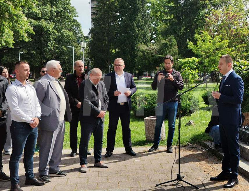 ДОБОЈ, 9. МАЈА /СРНА/ - Фашизам и нацизам сломљени су на данашњи дан прије 80 година у Другом свјетском рату, али не и поражени, на шта упозоравају актуелна дешавања у свијету и јачање радикалне деснице, поручено је данас у Добоју током обиљежавања Дана побједе.