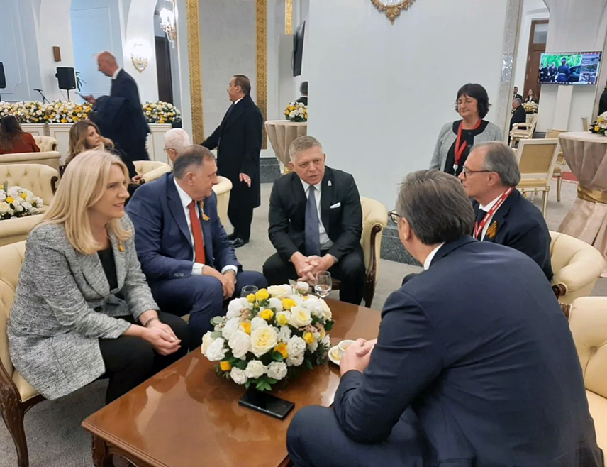 МОСКВА, 9. МАЈА /СРНА/ - Српски члан и предсједавајућа Предсједништва БиХ Жељка Цвијановић и предсједник Републике Српске Милорад Додик разговарали су данас у Москви са предсједником Србије Александром Вучићем и премијером Словачке Робертом Фицом.