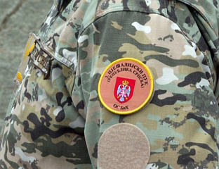 ИСТОЧНО САРАЈЕВО, 9. МАЈА /СРНА/ - Генерали Оружаних снага БиХ из реда српског народа подсјетили су министра одбране у Савјету министара Зукану Хелеза да су, у складу са Законом о одбрани БиХ, све организационе, административне и командне надлежности министра под врховном командом и контролом Предсједништва БиХ, а не под индивидуалним дјеловањем министра.