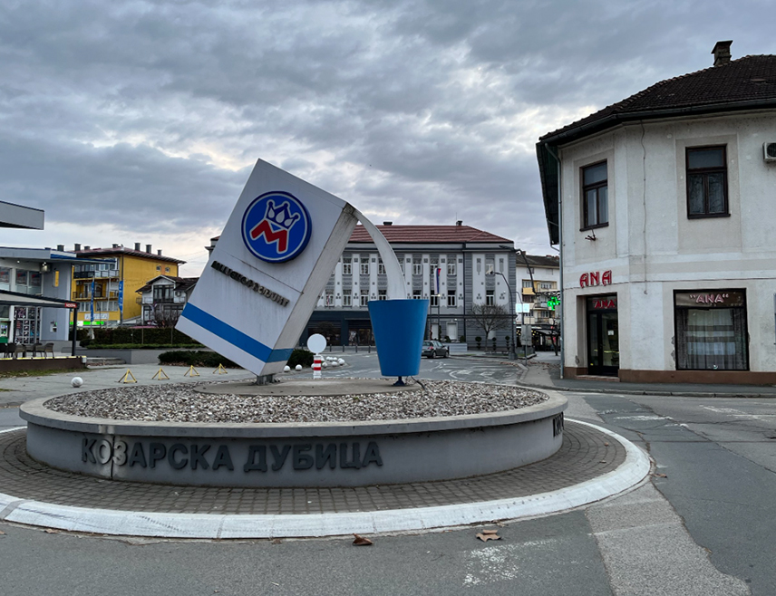 КОЗАРСКА ДУБИЦА, 11. МАЈА /СРНА/ - У Козарској Дубици данас је прва нерадна недјеља на основу одлуке Скупштине општине.