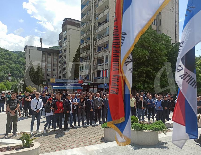 ЗВОРНИК, 10. МАЈА /СРНА/ - У Зворнику су данас обиљежене 33 године од формирања Подрињског одреда специјалних снага "Вукови са Дрине", једне од најелитнијих јединица Војске Републике Српске /ВРС/ која је имала маневарски карактер и чија је зона одговорности била од Херцеговине до Крајине.