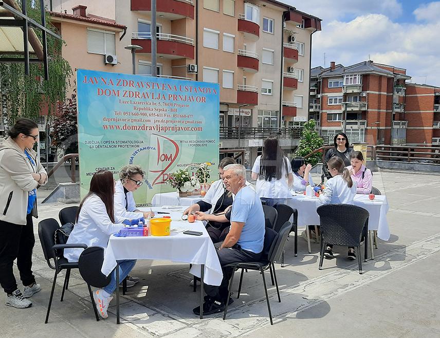 ПРЊАВОР, 10. МАЈА /СРНА/ - У Прњавору су данас почели Мајски дани сестринства у оквиру којих ће до краја мјесеца бити организован низ акција поводом Свјетског дана медицинских сестара, 12. маја, с циљем да се укаже на значај ове професије и скрене пажња јавности на значај превентиве у очувању здравља.